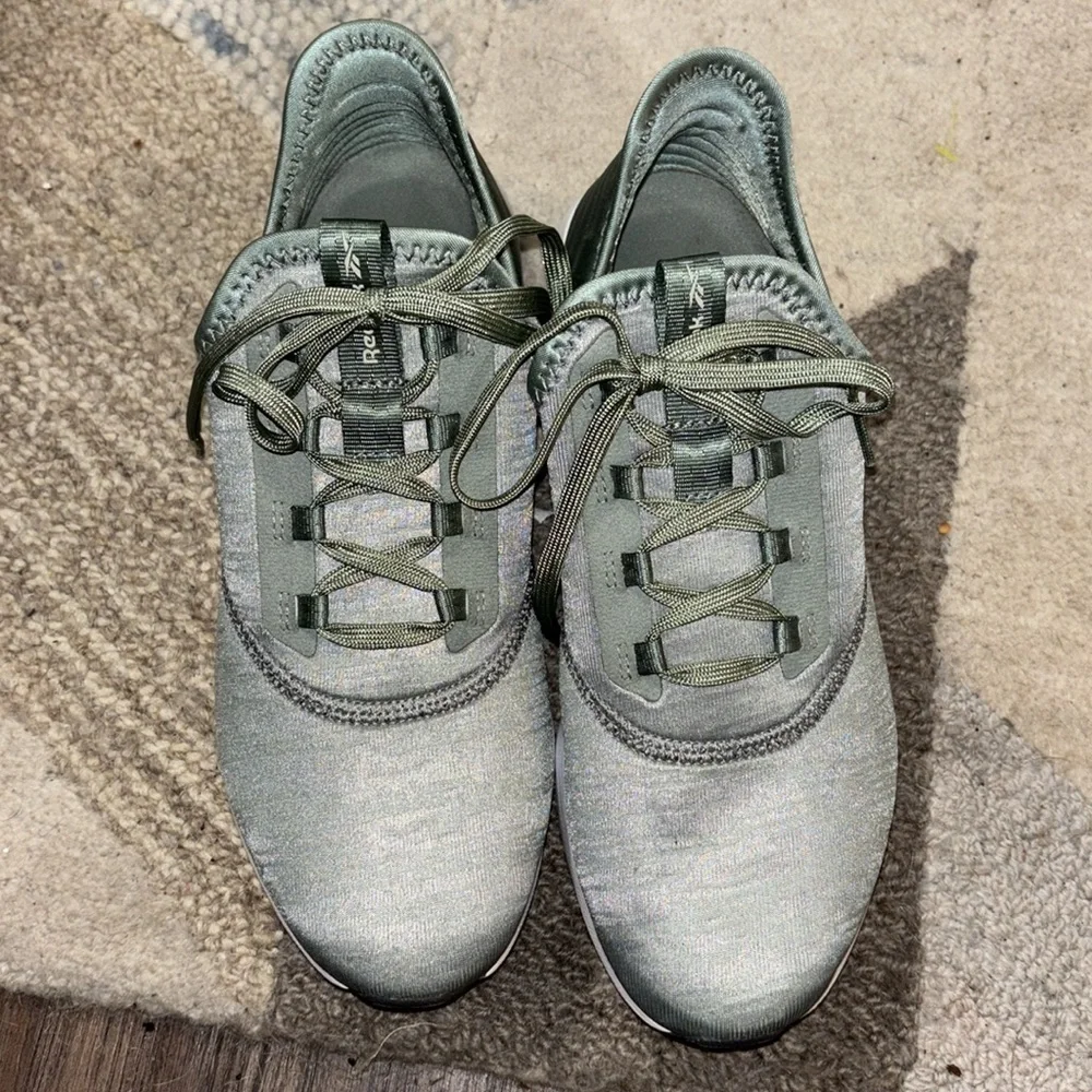 Reebok Women's 7.5 Sage Green slip on lace sneakers DMX moving air